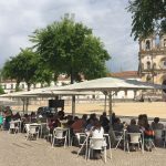 Kaffees rund um das Kloster