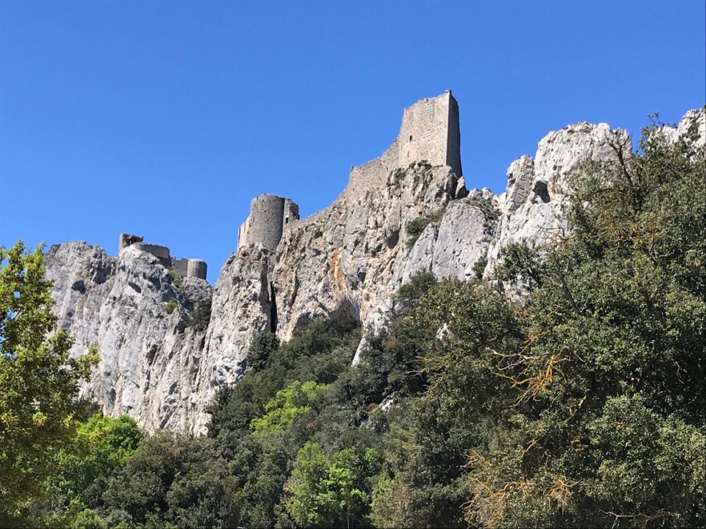 Burganlage auf drei Ebenen